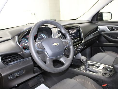 Used 2021 Chevrolet Traverse LS image 13