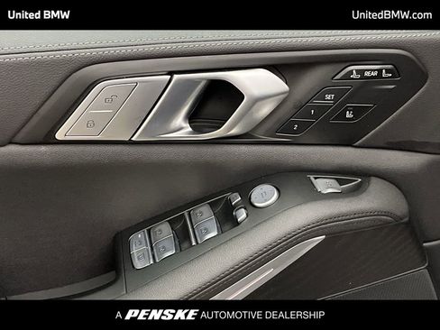 Certified 2022 BMW X7 xDrive40i w/ Premium Package image 8