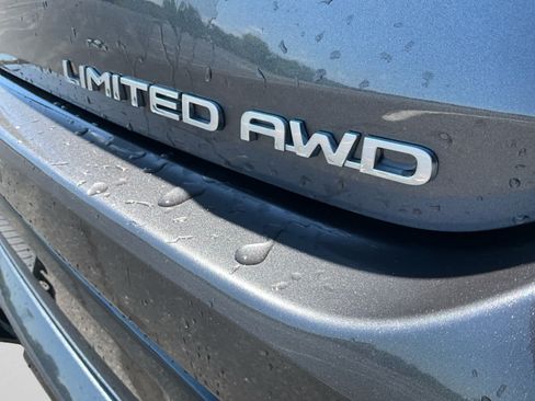 Used 2023 Toyota Highlander Limited AWD/4WD image 18