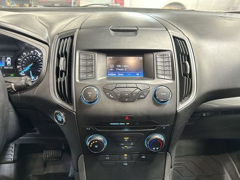 Used 2018 Ford Edge SE image 14