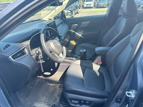 Used 2022 Toyota Corolla Cross XLE w/ Convenience Package AWD/4WD image 6