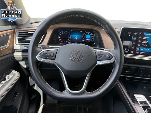 Used 2025 Volkswagen Atlas SE AWD/4WD image 12