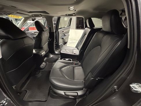 Used 2022 Toyota Highlander Limited image 52
