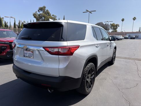 Used 2021 Chevrolet Traverse LS FWD image 8