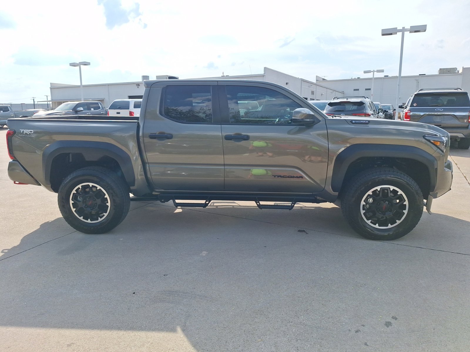 Used 2025 Toyota Tacoma TRD Off-Road w/ TRD Off Road Upgrade Package AWD/4WD image 7