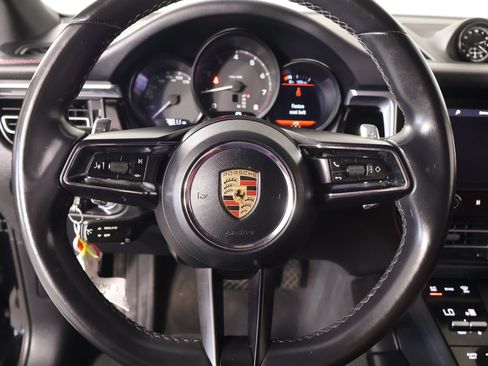 Used 2022 Porsche Macan AWD/4WD image 3