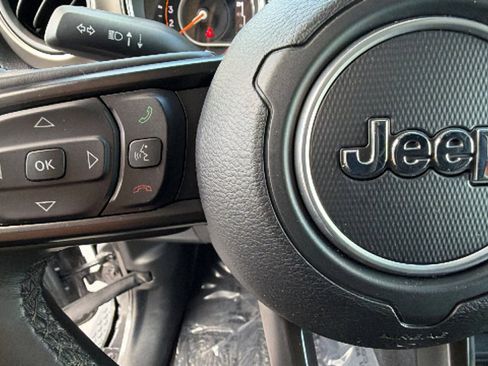 Used 2022 Jeep Wrangler Unlimited Sport AWD/4WD image 19