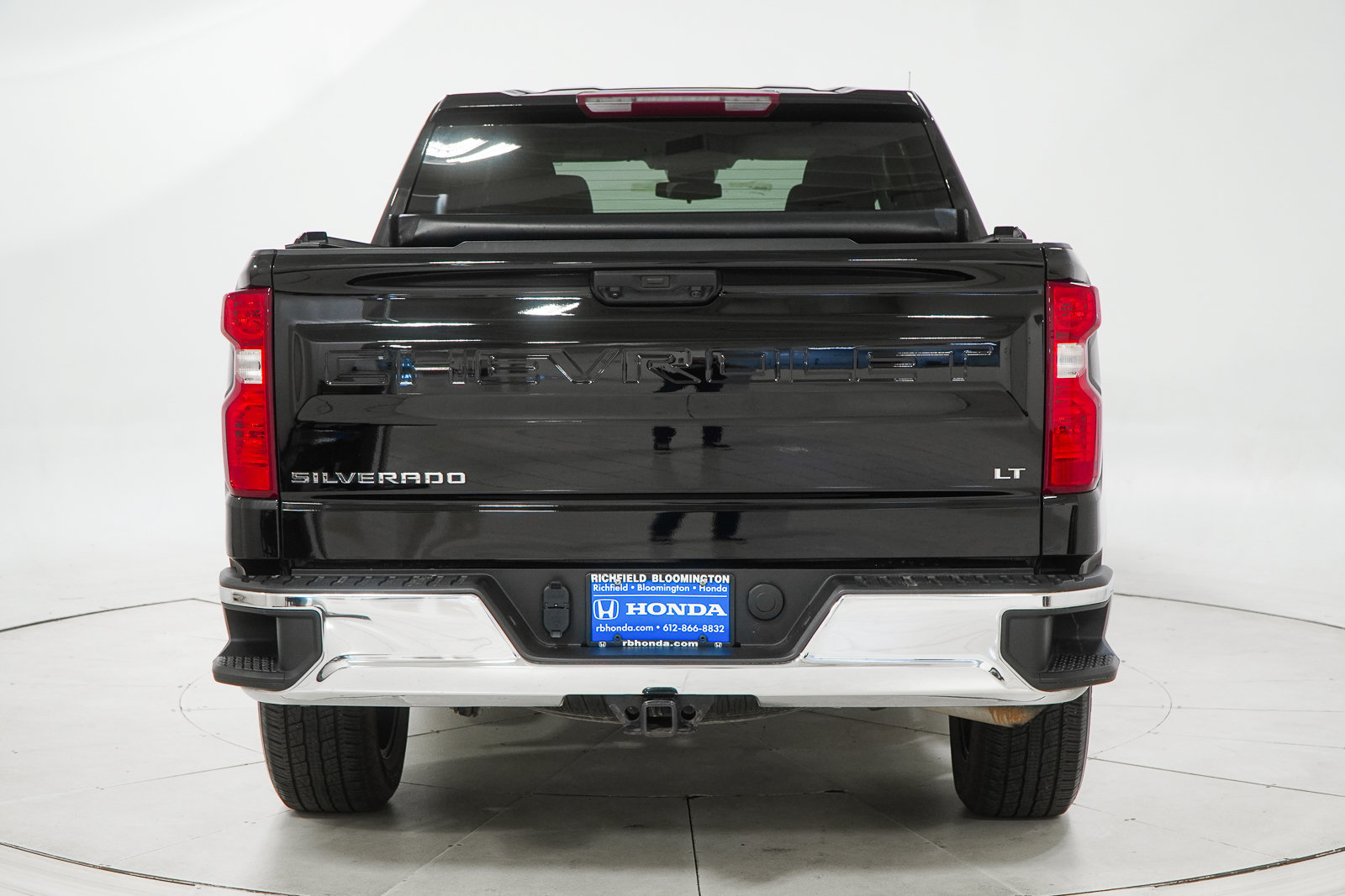 Used 2025 Chevrolet Silverado 1500 LT AWD/4WD image 8