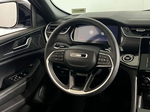 Used 2023 Jeep Grand Cherokee Altitude image 14