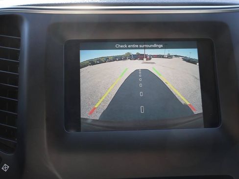 Used 2020 Jeep Cherokee Latitude Plus w/ Cold Weather Group AWD/4WD image 22