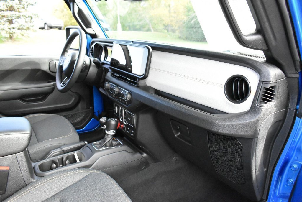 Used 2025 Jeep Wrangler Sport AWD/4WD image 34