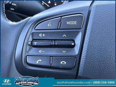 Certified 2021 Hyundai Venue SEL w/ Premium Package image 20