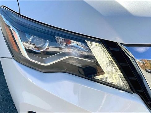 Used 2018 Nissan Pathfinder SL image 29