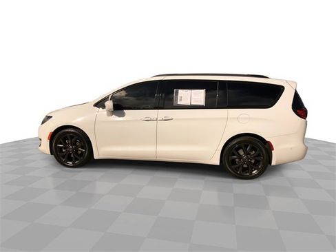 Used 2019 Chrysler Pacifica Touring-L Plus w/ Advanced Safetytec Group image 9