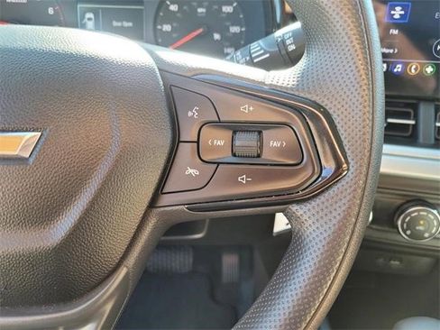 Certified 2025 Chevrolet Trax LS image 25