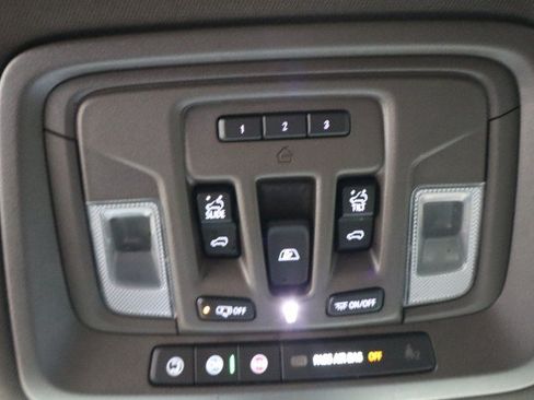 Used 2022 GMC Sierra 3500 Denali w/ Denali Ultimate Package AWD/4WD image 59