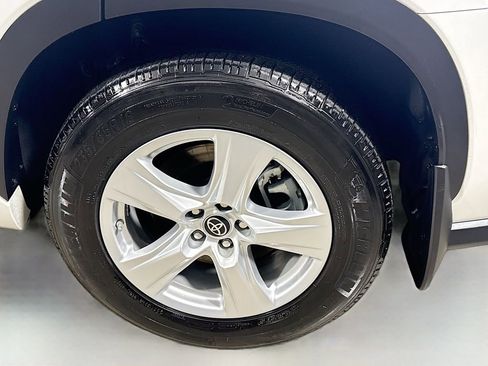 Certified 2023 Toyota Highlander L image 30