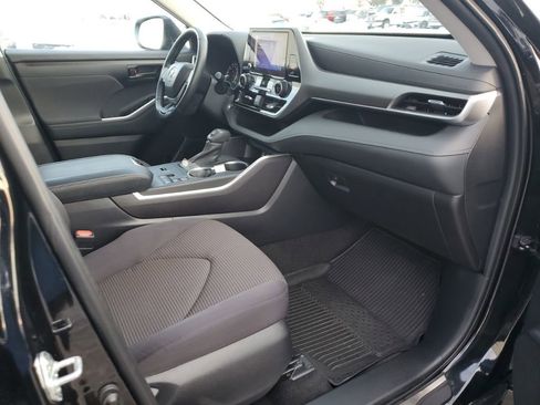 Used 2023 Toyota Highlander LE image 31