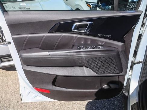 Used 2025 Kia Carnival SX Prestige image 21