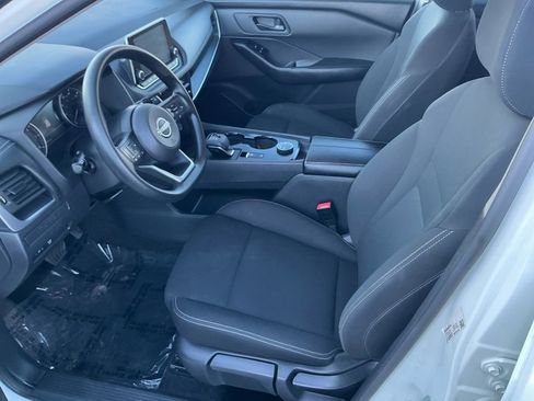 Used 2024 Nissan Rogue S image 9