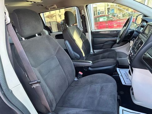 Used 2018 Dodge Grand Caravan SE FWD image 6