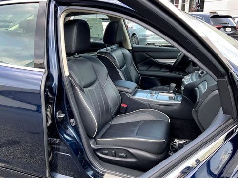 Used 2018 INFINITI Q70 Luxe AWD/4WD image 6