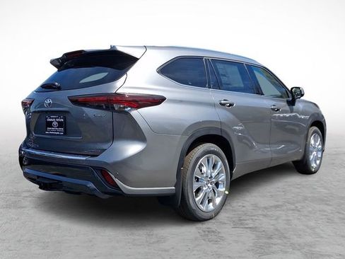 New 2026 Toyota Highlander Limited AWD/4WD image 4