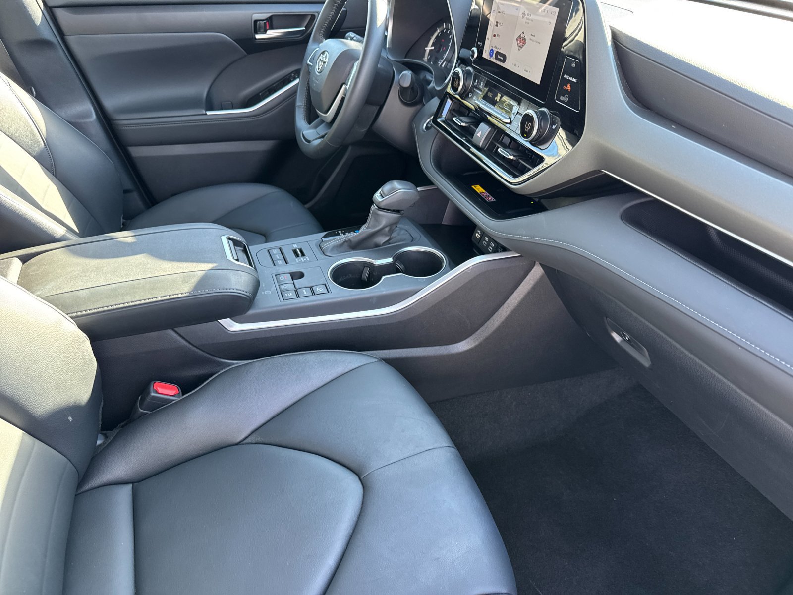 Used 2026 Toyota Highlander XLE AWD/4WD image 13