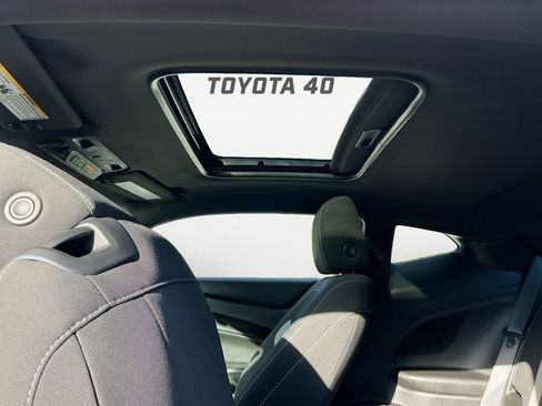 Used 2021 Chevrolet Camaro LT w/ RS Package image 19