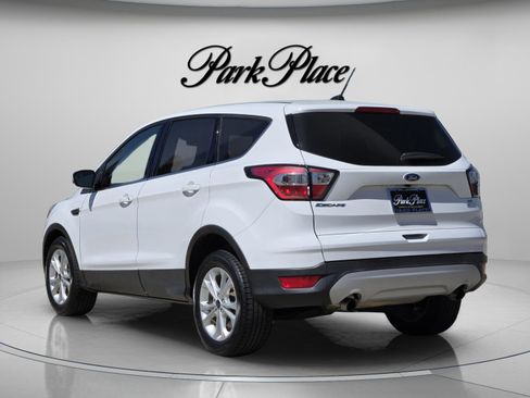 Used 2017 Ford Escape SE image 3