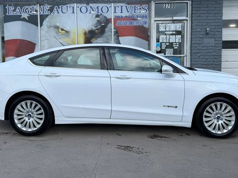 Used 2016 Ford Fusion SE FWD image 2