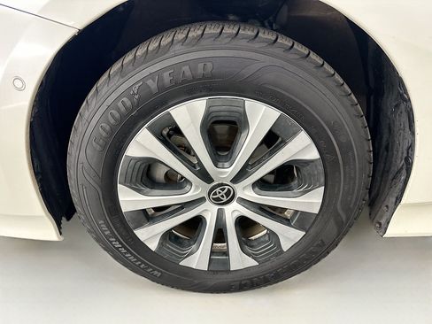 Used 2019 Toyota Prius XLE w/ Carpet Mat Package AWD/4WD image 34