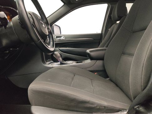 Used 2019 Jeep Grand Cherokee Laredo RWD image 17