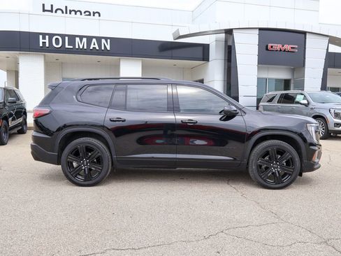 Used 2025 GMC Acadia Elevation w/ Elevation Premium Package FWD image 2