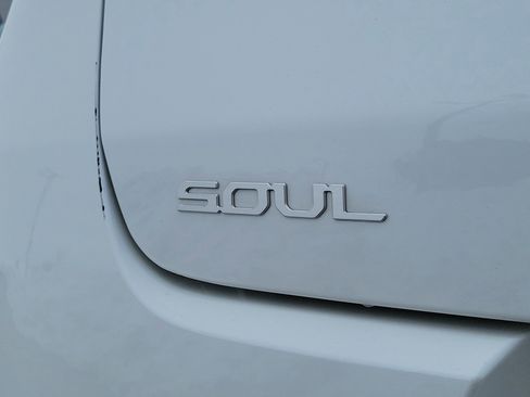 Used 2025 Kia Soul LX w/ LX Technology Package image 6