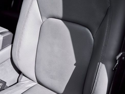 Used 2025 Land Rover Defender 110 V8 image 50