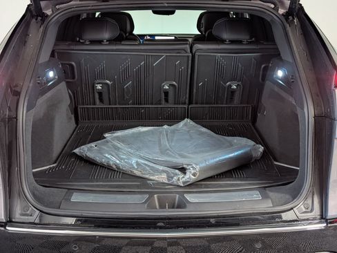 Used 2025 Cadillac Lyriq Luxury w/ LPO, Floor Liner Package AWD/4WD image 15