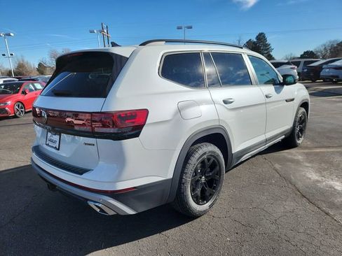 New 2026 Volkswagen Atlas Peak Edition image 3