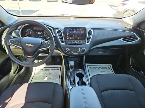 Used 2025 Chevrolet Malibu LT FWD image 6