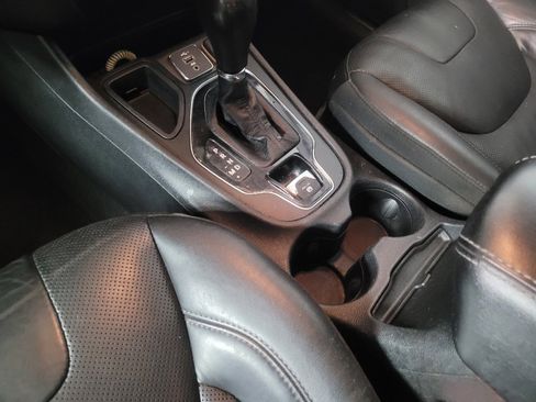 Used 2020 Jeep Cherokee Limited image 26