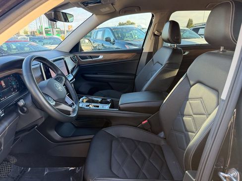 Used 2025 Volkswagen Atlas SE FWD image 13