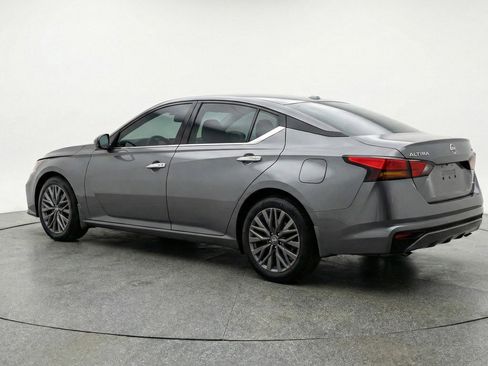 Used 2025 Nissan Altima 2.5 SV image 6