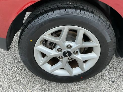 Used 2024 Kia Soul LX w/ Option Group 015 FWD image 18