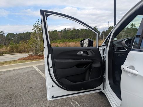 New 2026 Chrysler Pacifica Select image 54