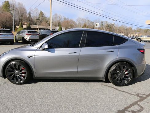Used 2024 Tesla Model Y Performance image 2