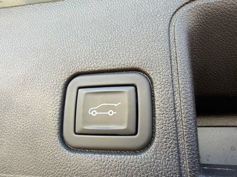 Used 2024 GMC Terrain SLE w/ Driver Convenience Package AWD/4WD image 23