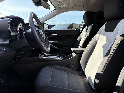 Used 2024 Chevrolet Trax LS w/ LS Convenience Package image 9