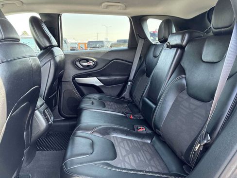 Certified 2022 Jeep Cherokee Latitude AWD/4WD image 23
