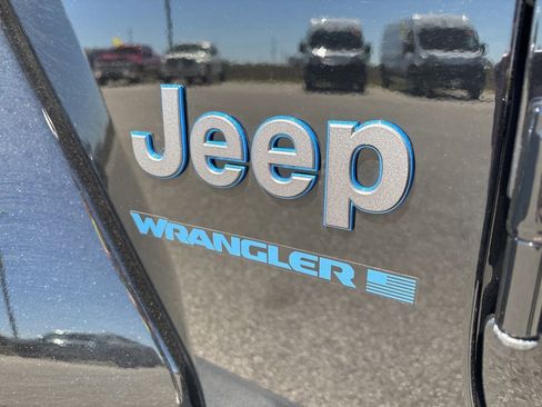 Used 2025 Jeep Wrangler Unlimited Sahara AWD/4WD image 15