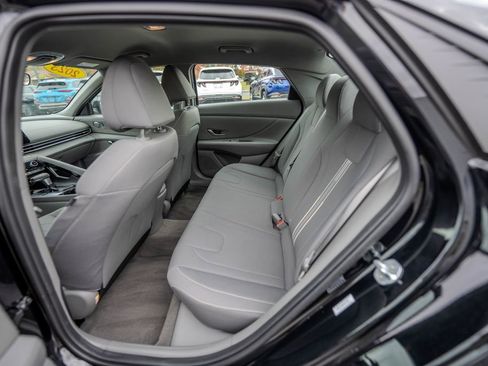 Certified 2023 Hyundai Elantra SEL w/ Convenience Package image 12